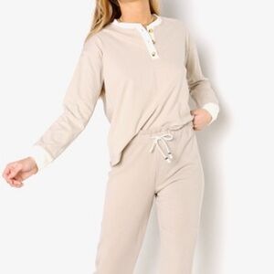 DONNI. Henley with Buttons and Cuffed Sleeves